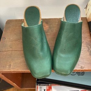 Bird of Flight clogs